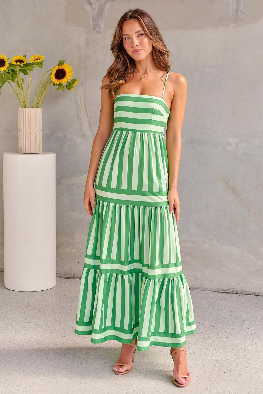 Ravissante robe longue d'été idéale pour des vacances à la plage.