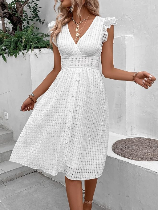 Robe avec encolure croisée et taille ajustée