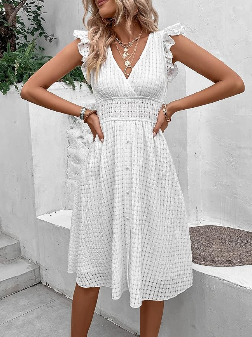 Robe avec encolure croisée et taille ajustée