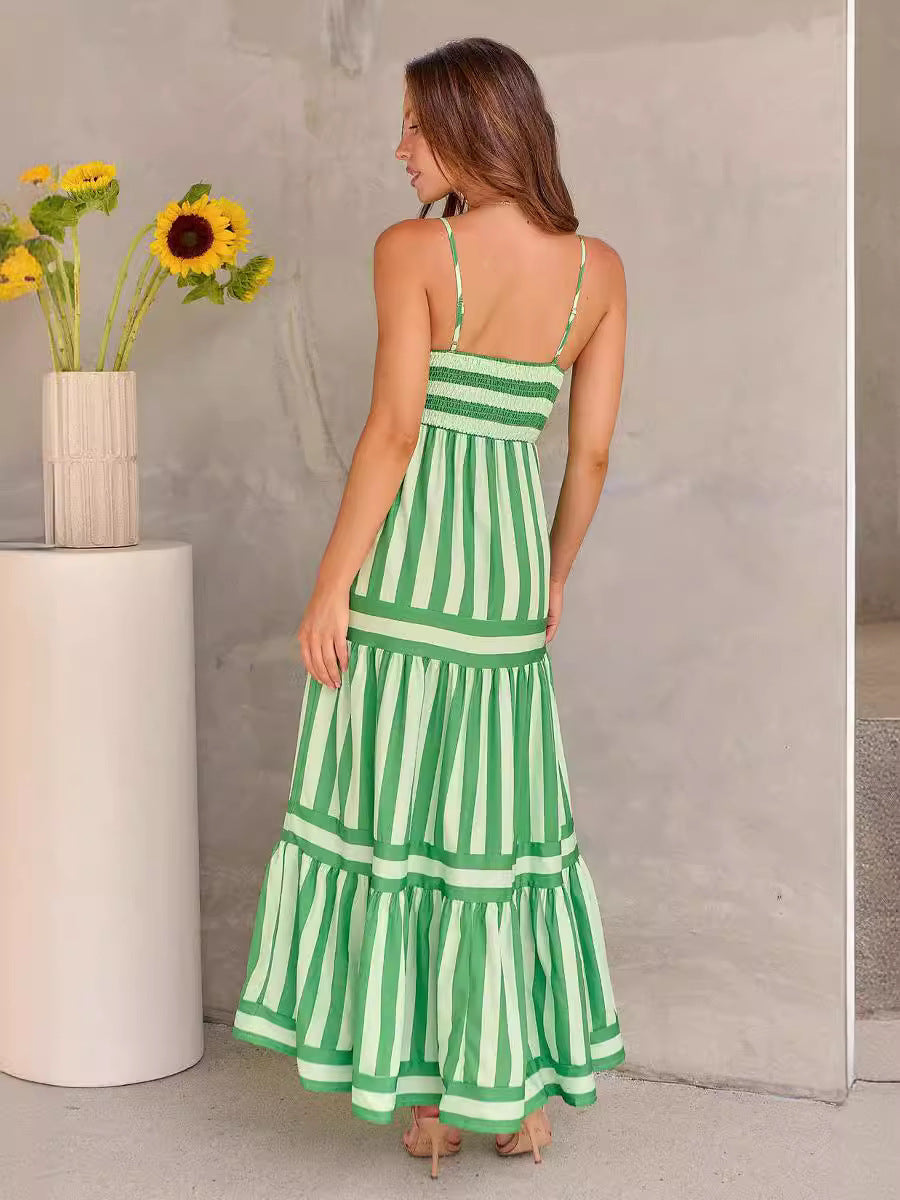 Ravissante robe longue d'été idéale pour des vacances à la plage.