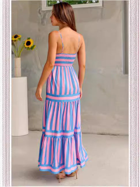 Ravissante robe longue d'été idéale pour des vacances à la plage.